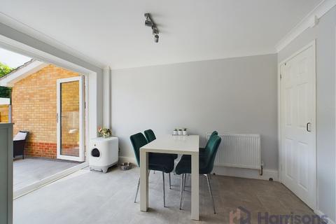 40 Yeates Drive, Kemsley, Sittingbourne, ME10 2UH