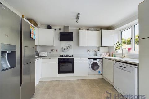 40 Yeates Drive, Kemsley, Sittingbourne, ME10 2UH