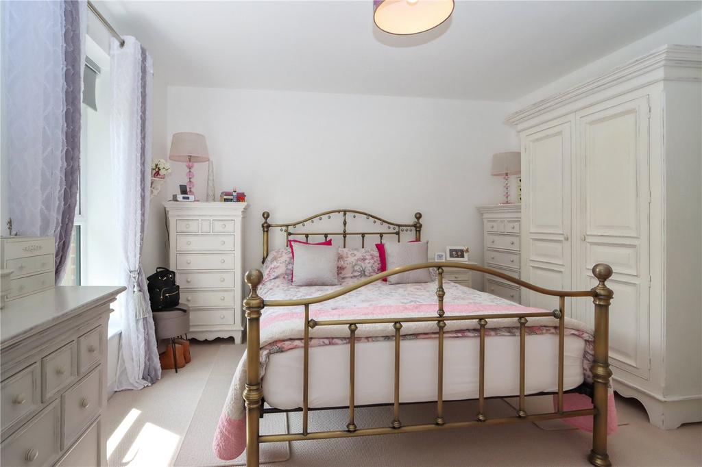 Bedroom 1 Pic 2