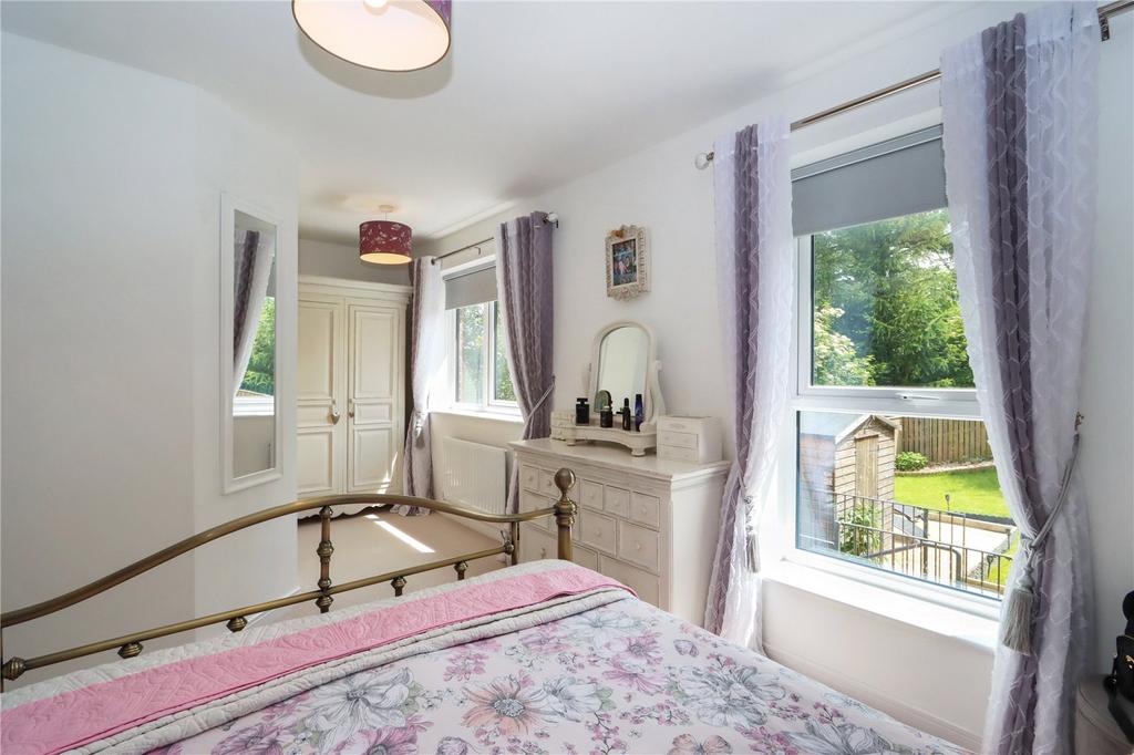 Bedroom 1 Pic 3