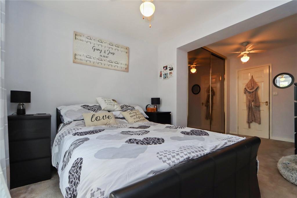 Bedroom 1 Pic 3