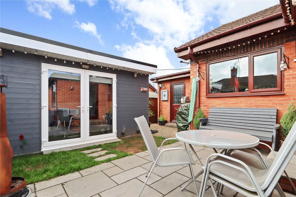 Rear Patio/Bar