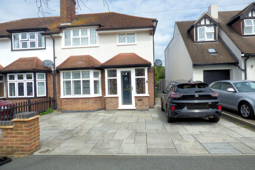 Springfield Gardens, Upminster RM14 3 bed semidetached house for sale