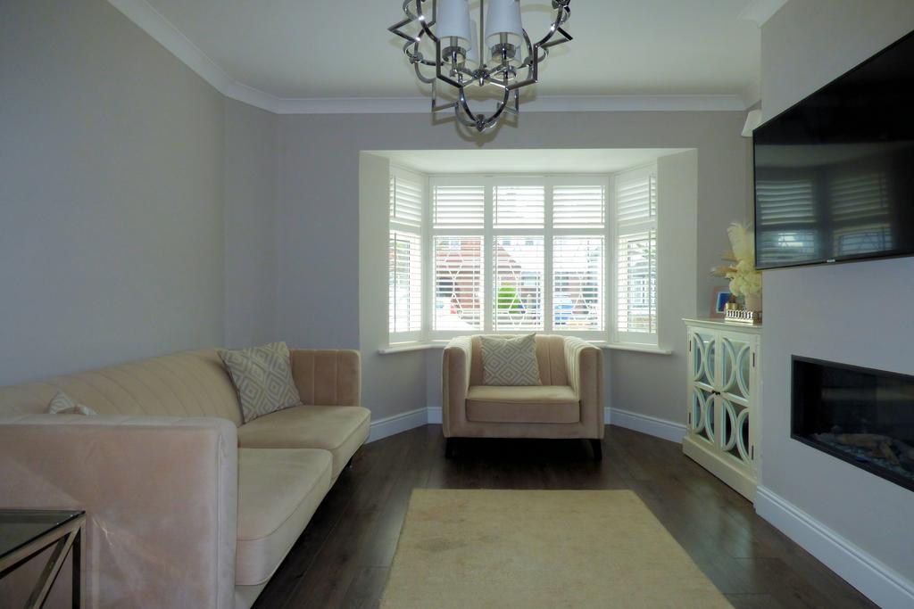 Springfield Gardens, Upminster RM14 3 bed semidetached house for sale