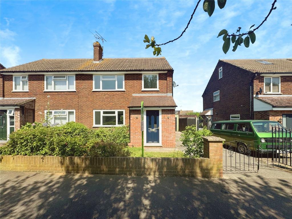 Childscroft Road, Rainham ME8 3 bed semidetached house for sale £400,000