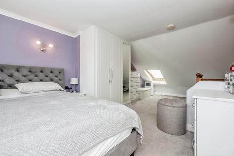25 Brompton Lane, Rochester, ME2 3BQ