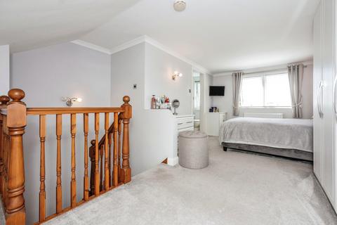 25 Brompton Lane, Rochester, ME2 3BQ