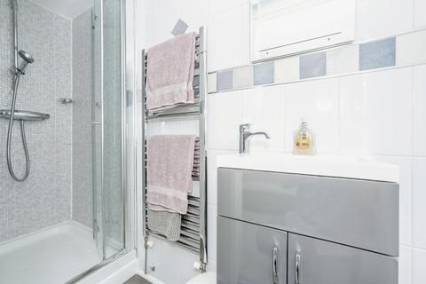 25 Brompton Lane, Rochester, ME2 3BQ