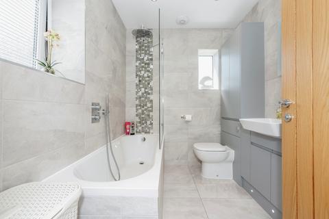 25 Brompton Lane, Rochester, ME2 3BQ
