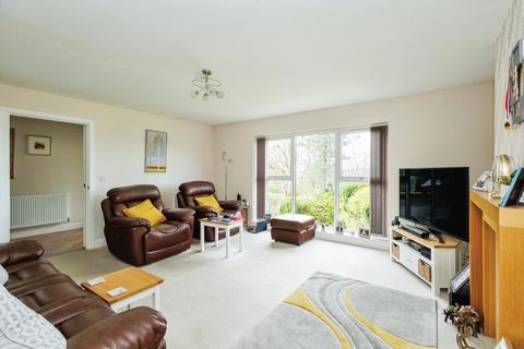 4 bedroom bungalow for sale, Hillside Avenue, Oldham OL2