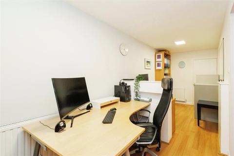 11 Mellodew Drive, Oldham, OL1 4QE