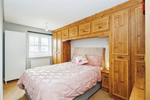 11 Mellodew Drive, Oldham, OL1 4QE
