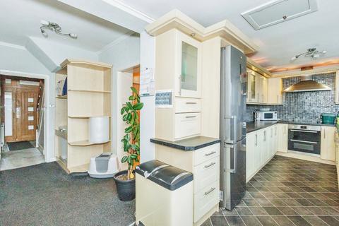 5 Allen Close, Shaw, Oldham, OL2 7BT