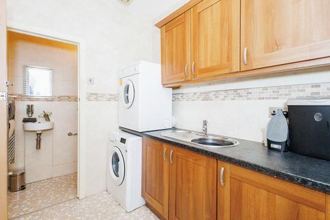 5 Allen Close, Shaw, Oldham, OL2 7BT