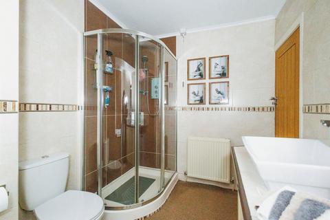5 Allen Close, Shaw, Oldham, OL2 7BT