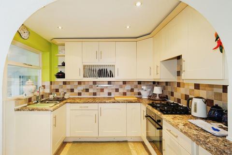3 Ashdown Way, Shaw, Oldham, OL2 7LZ