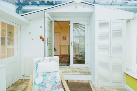 3 Ashdown Way, Shaw, Oldham, OL2 7LZ