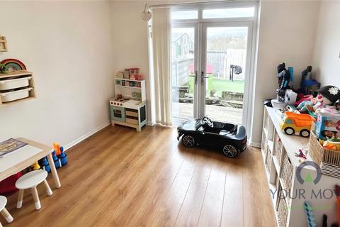 3 bedroom semi-detached house for sale, Shaw Road, Oldham OL2