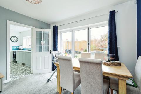 11 Cecil Street, Royton, Oldham, OL2 5NE