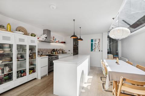 185 Dalling Road, London, W6 0ES