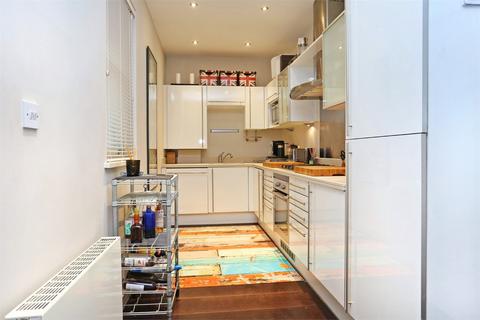 2 bedroom flat for sale, Reynolds Road, London W4