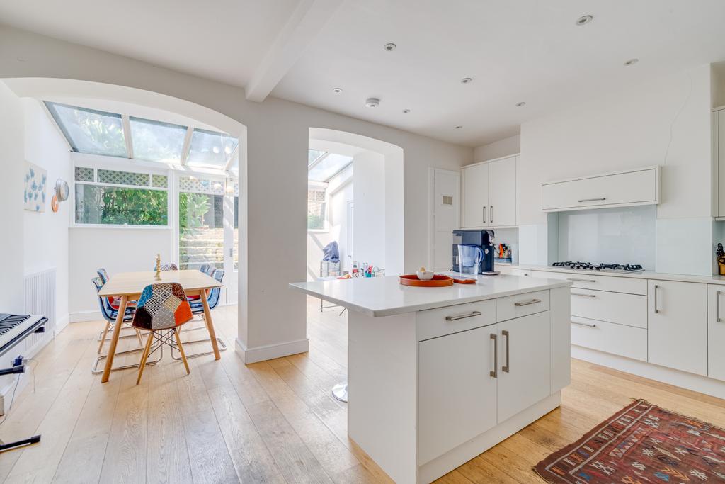 Kitchen/Dining Area