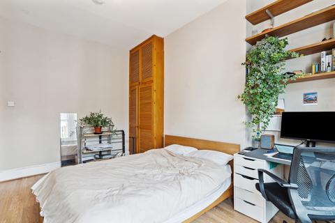 3 bedroom flat to rent, College Place, Camden Town, London, NW1