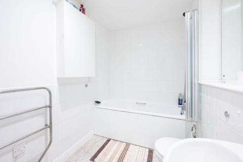 2 bedroom flat for sale, Fairbank Road, Southwater, RH13