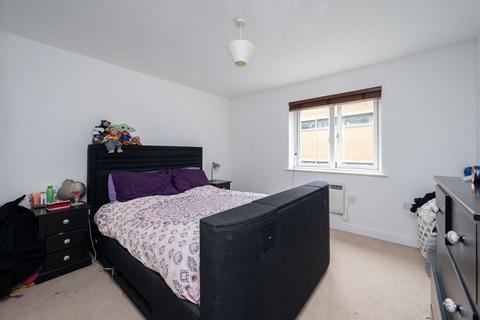 2 bedroom flat for sale, Fairbank Road, Southwater, RH13