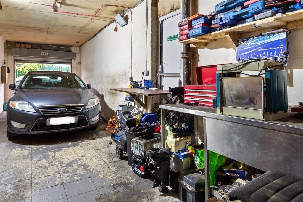 Garage / Workshop