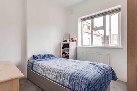 2 bedroom flat to rent, CASTLE STREET, KINGSTON, KT1 (SHORT TERM BASIS)