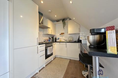 2 bedroom flat to rent, Woodhouse Road, London N12