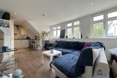 2 bedroom flat to rent, Woodhouse Road, London N12