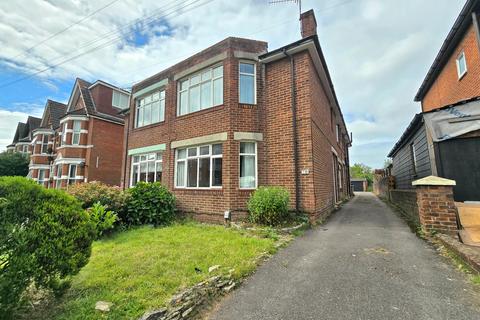 2 bedroom ground floor maisonette to rent, Hill Lane, Shirley