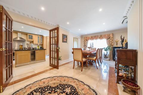 19 Heathcroft, London, W5 3BY