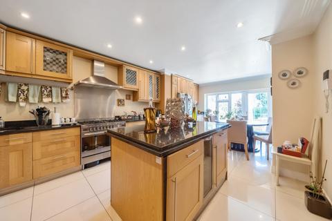 19 Heathcroft, London, W5 3BY
