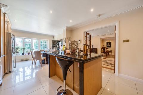 19 Heathcroft, London, W5 3BY