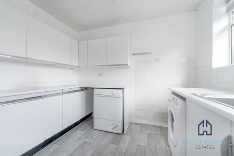 2 bedroom flat to rent, Ashurst Road, London N12