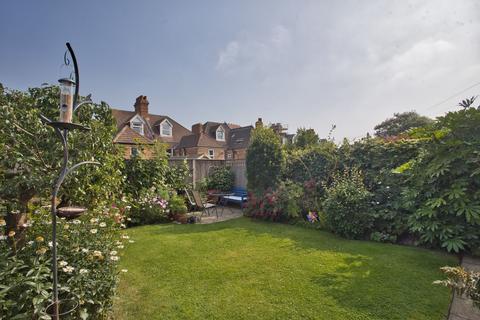 20 Limes Road, Folkestone, CT19 4AU