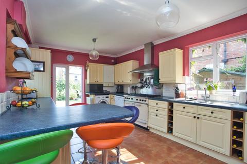 20 Limes Road, Folkestone, CT19 4AU