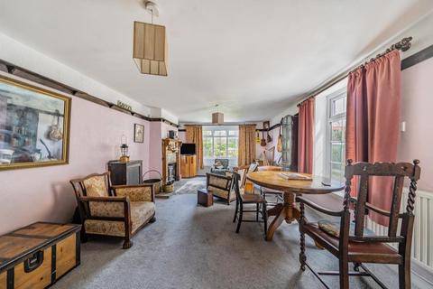 171 Vicarage Road, Sunbury-on-thames, TW16 7TT