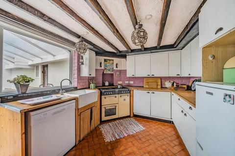 171 Vicarage Road, Sunbury-on-thames, TW16 7TT