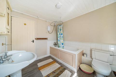 171 Vicarage Road, Sunbury-on-thames, TW16 7TT