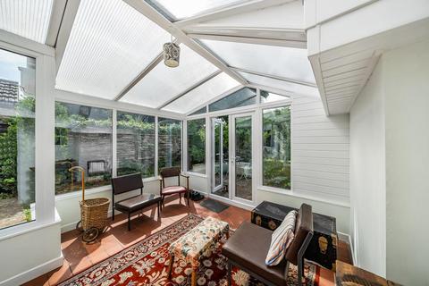 171 Vicarage Road, Sunbury-on-thames, TW16 7TT