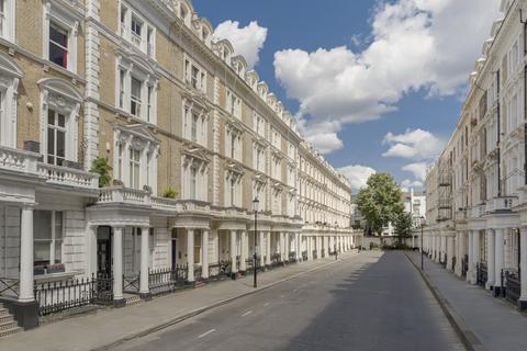 Studio to rent, Clanricarde Gardens, London W2