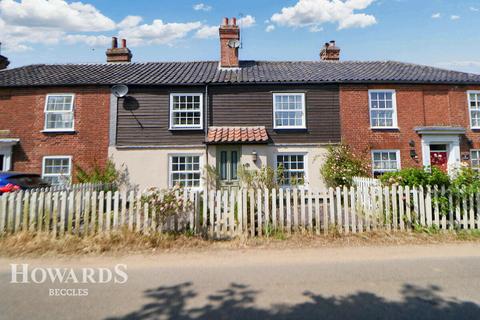 3 bedroom cottage for sale, The Street, Thurton