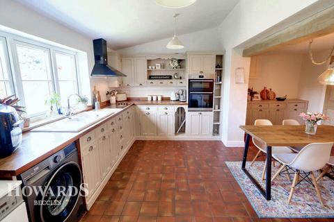 3 bedroom cottage for sale, The Street, Thurton