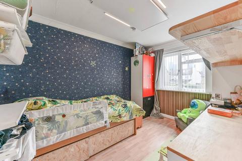 153 Addiscombe Court Road, Croydon, CR0 6TX