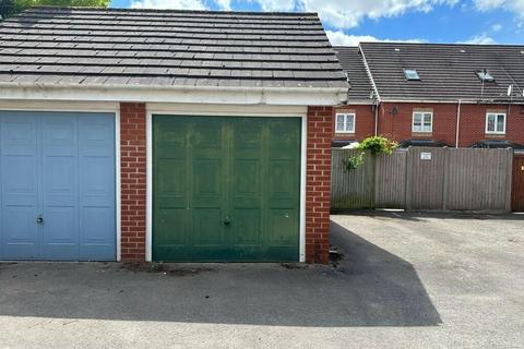 Garage to rent, Hurworth Avenue, Slough SL3