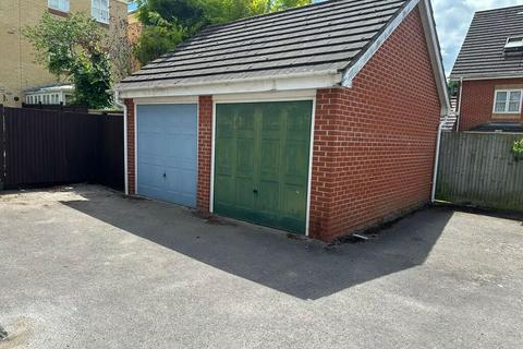 Garage to rent, Hurworth Avenue, Slough SL3